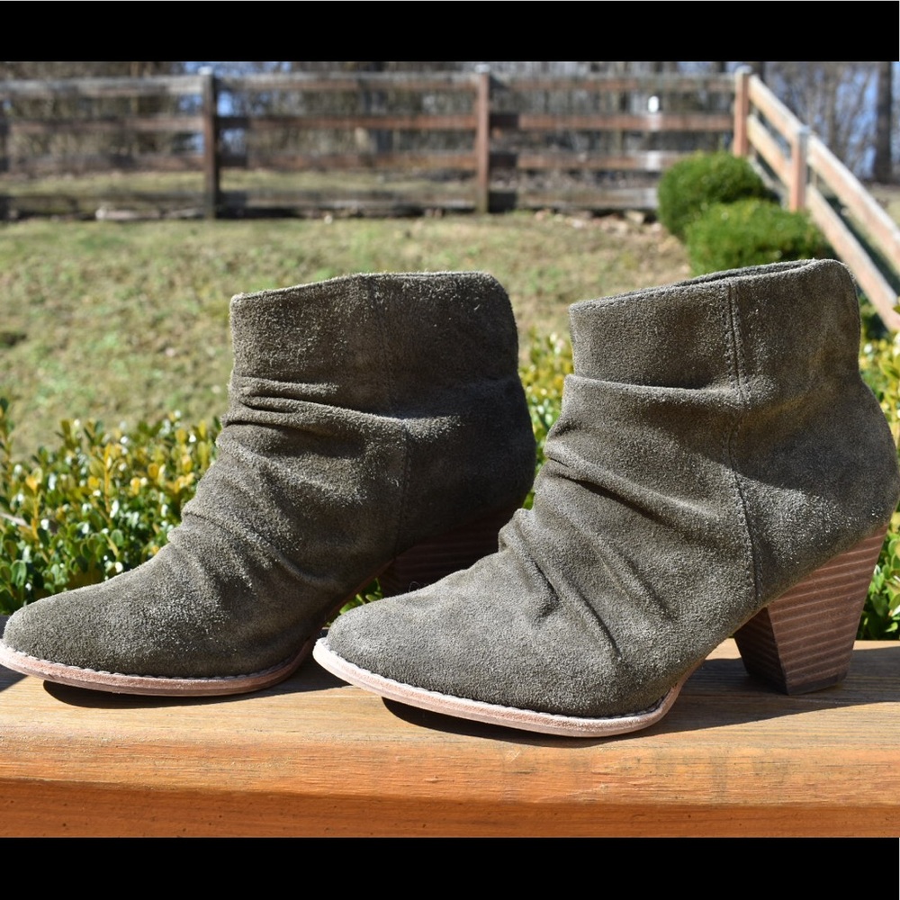 Army green ankle boots💚